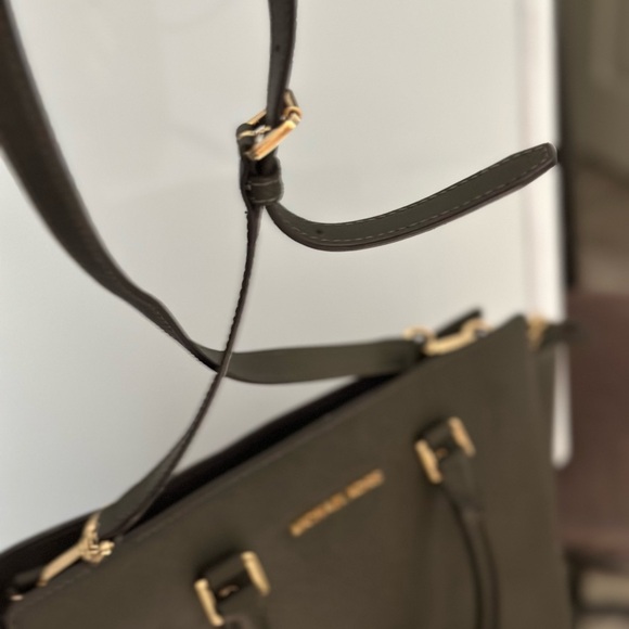 Michael Kors handbag - Picture 7 of 10